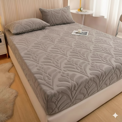 غطاء سرير ناعم ووسادتين فاخرتين