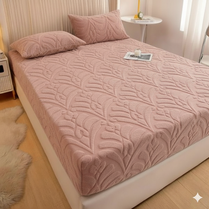 غطاء سرير ناعم ووسادتين فاخرتين